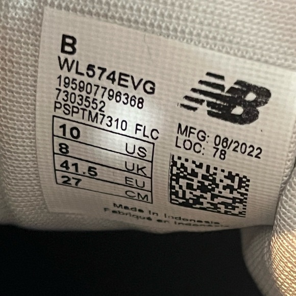 New Balance 574 Sneakers. - Picture 6 of 11